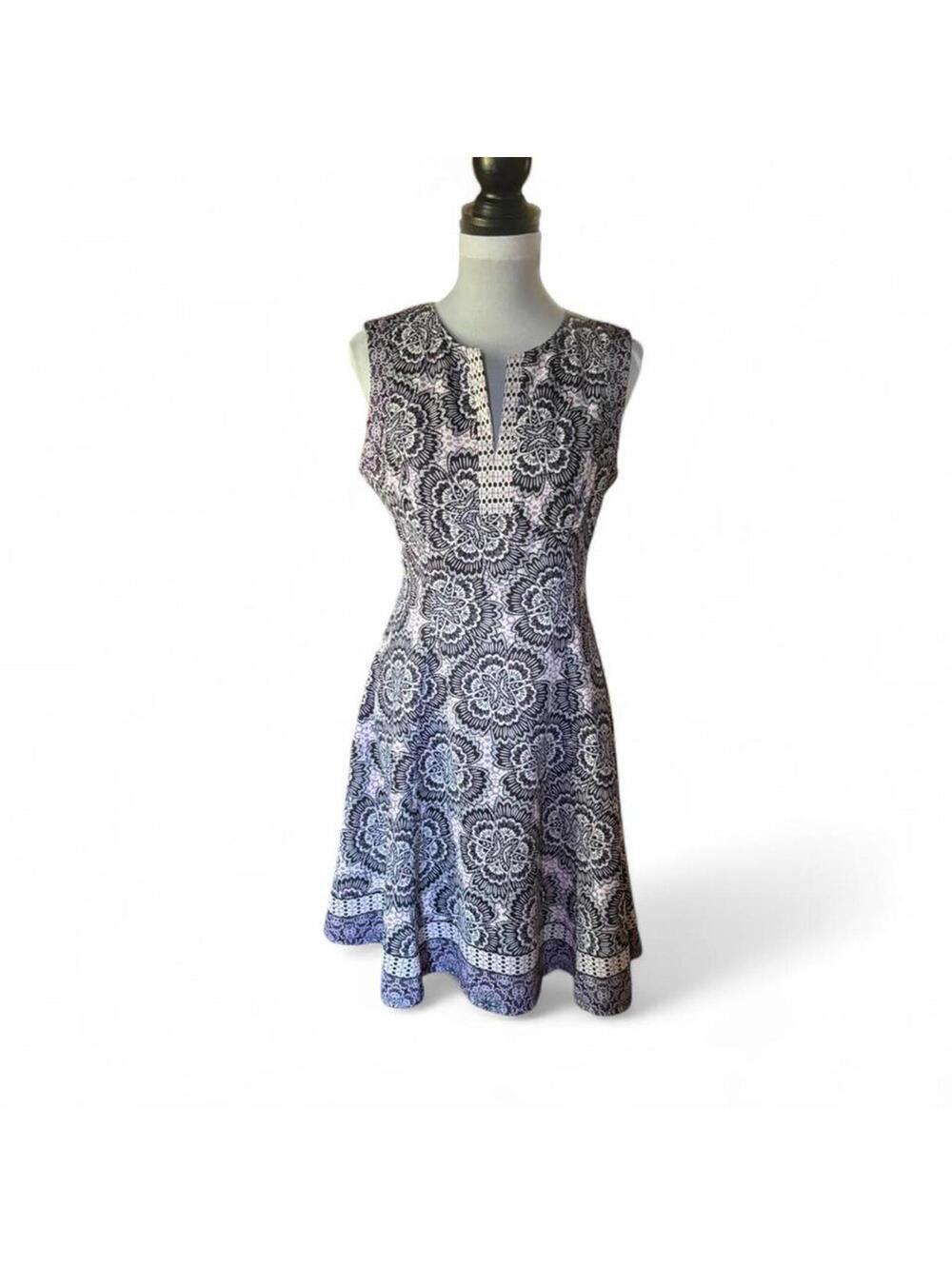Liz Claiborne fit and flare dress Size: 6 NWOT